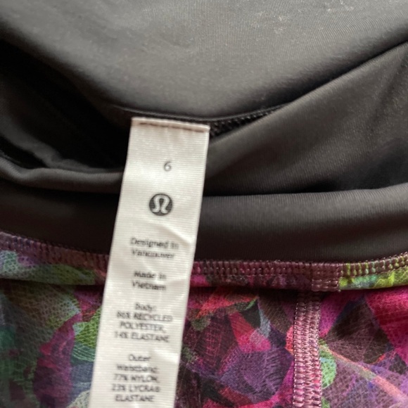 Lululemon speed up shorts size 6 - Picture 4 of 6